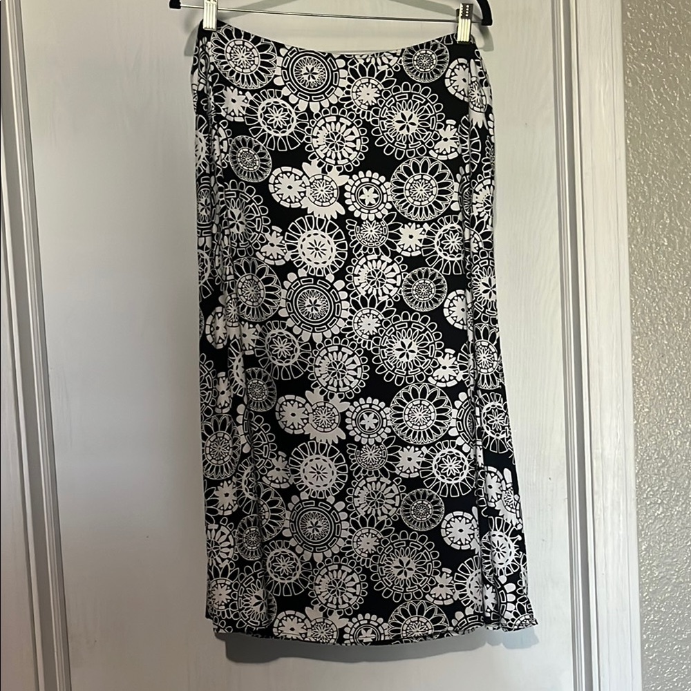 Croft & Barrow Black and White Skirt Size 18